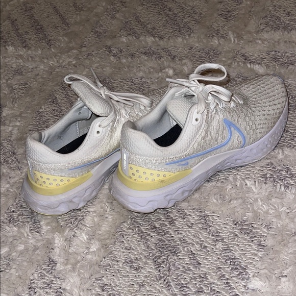 Nike Flyknit Sneakers - Picture 1 of 6